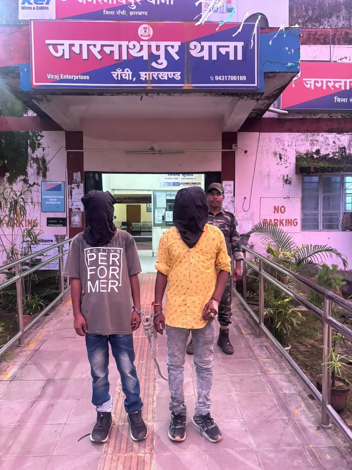 चोरी का ऑटो बरामद, दो आरोपित गिरफ्तार