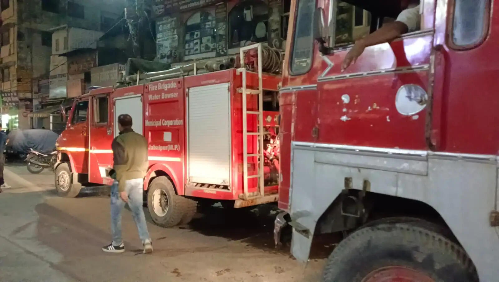 जबलपुर: बस स्टैंड स्वीट्स दुकान में लगी भीषण आग