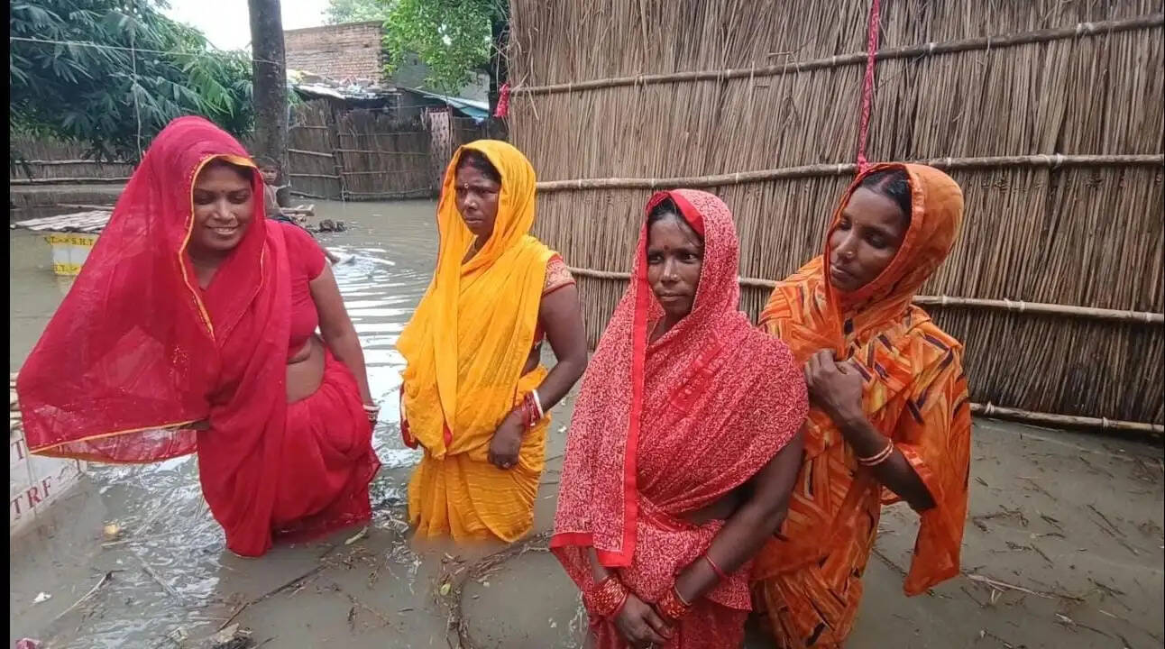 सारण में सरयू का बढ़ा जलस्तर कई इलाके हुए जलमग्न, हजारों परिवार हुई बेघर