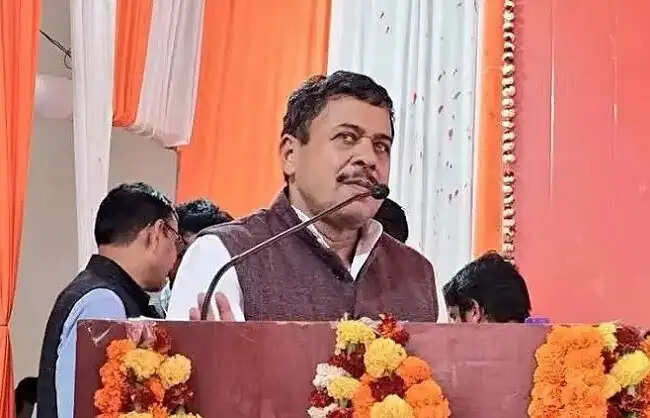 जदयू सांसद गिरिधारी यादव की सदस्यता पर संकट, लोकसभा अध्यक्ष से की गई कार्रवाई की मांग