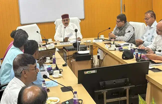 नदियों का प्राथमिकता से कराएं चैनलाइजेशन : महाराज