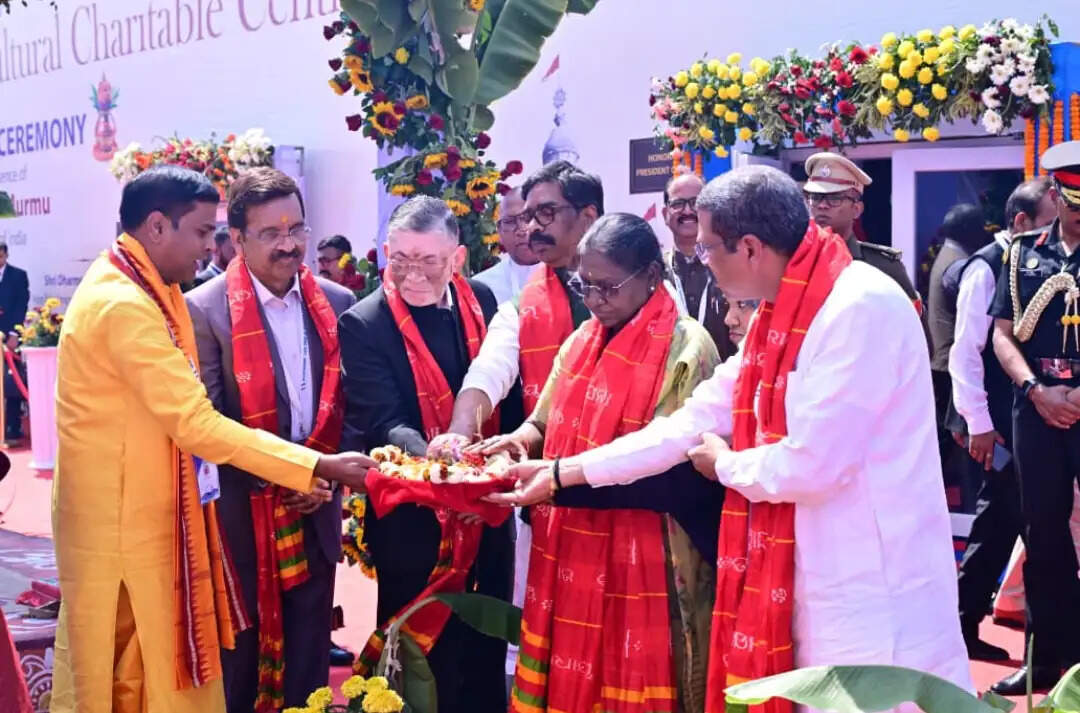 जमशेदपुर दौरे पर राष्ट्रपति द्रौपदी मुर्मू, जगन्नाथ मंदिर निर्माण स्थल पर किया भूमि पूजन