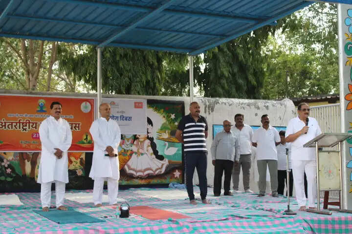 छत्तीसगढ़ की 33 जेलों में हज़ारों कैदी व बंदियाें ने किया योगाभ्यास