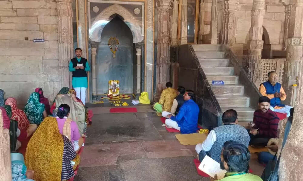 भोजशाला विवाद: एएसआई द्वारा जब्‍त किया गया मां वाग्‍देवी का तेल चित्र पुन: गर्भगृह में मिला