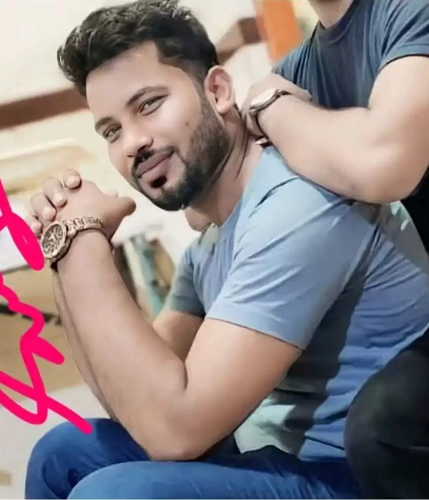 (अपडेट) घर के गेट पर खंभे से लटका मिला डॉक्टर का शव, हत्या की आशंका