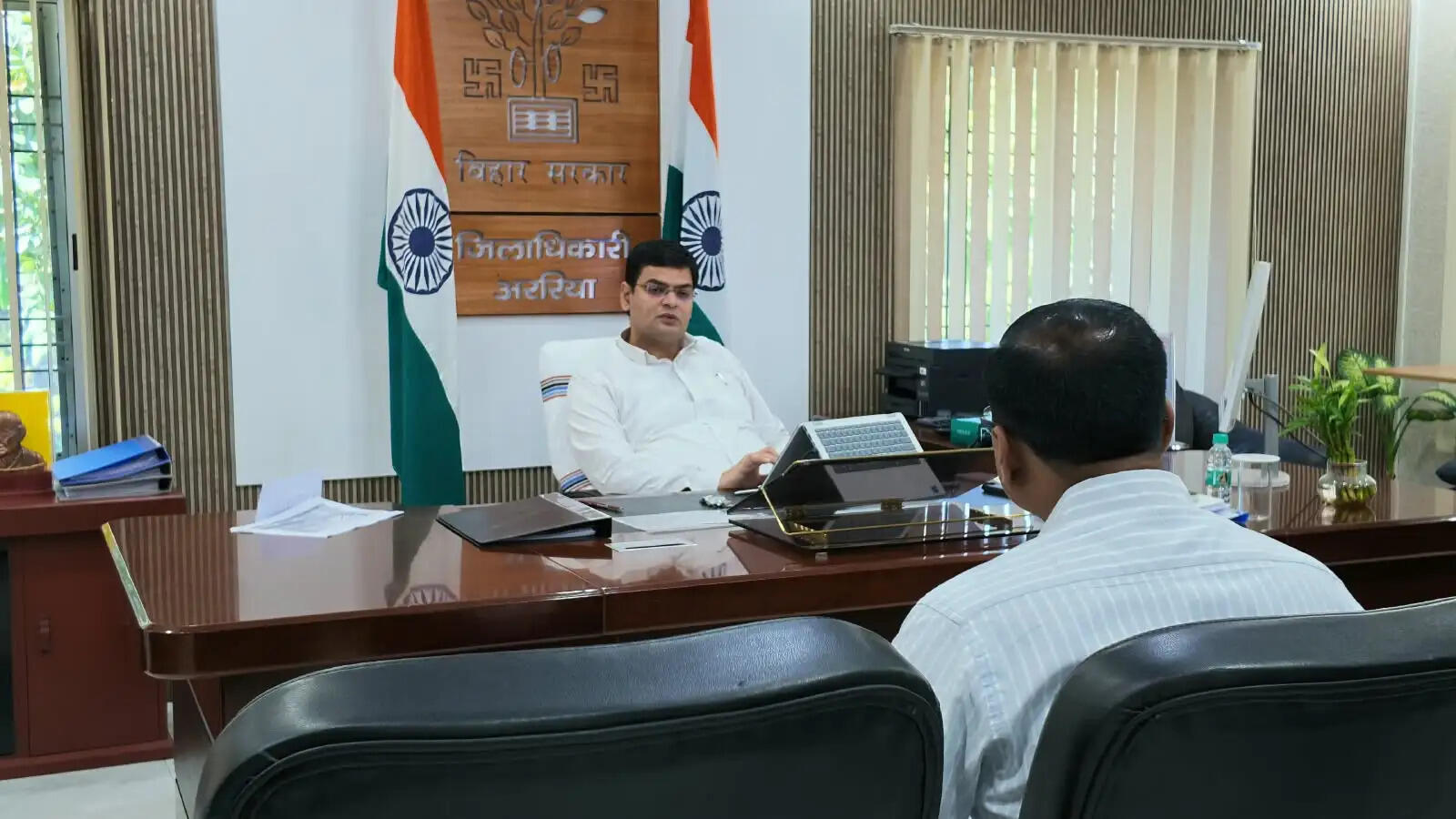डीएम ने की जिला सामाजिक सुरक्षा कोषांग के कार्यों की समीक्षा, पेंशन योजनाओं का लाभ सभी पात्र लाभुकों तक पहुंचाने के निर्देश