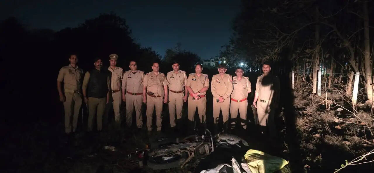 बरेली में पुलिस मुठभेड़: फायरिंग में तीन गो तस्कर गिरफ्तार, सिपाही भी घायल