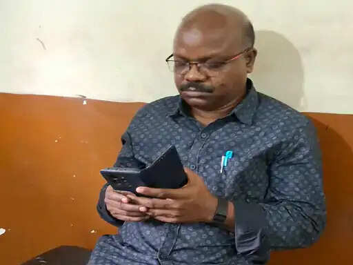 अंबिकापुर : ख्रीस्त मिलन आश्रम परिसर में फादर ने की मैदान में बैठे दो युवकों पर एयरगन से फायरिंग, एक घायल