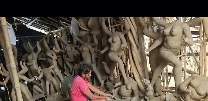 मिट्टी माफिया से परेशान मूर्तिकारों को विधायक अमित सामंत ने दिया समाधान का भरोसा