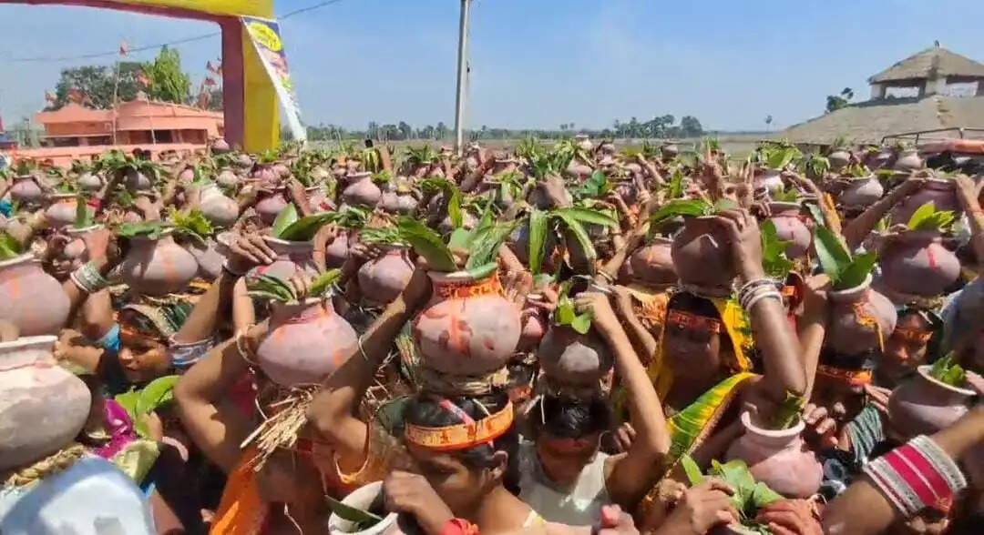 नौ दिवसीय श्री राम कथा महोत्सव का शुभारंभ, निकाली गई कलश शोभायात्रा