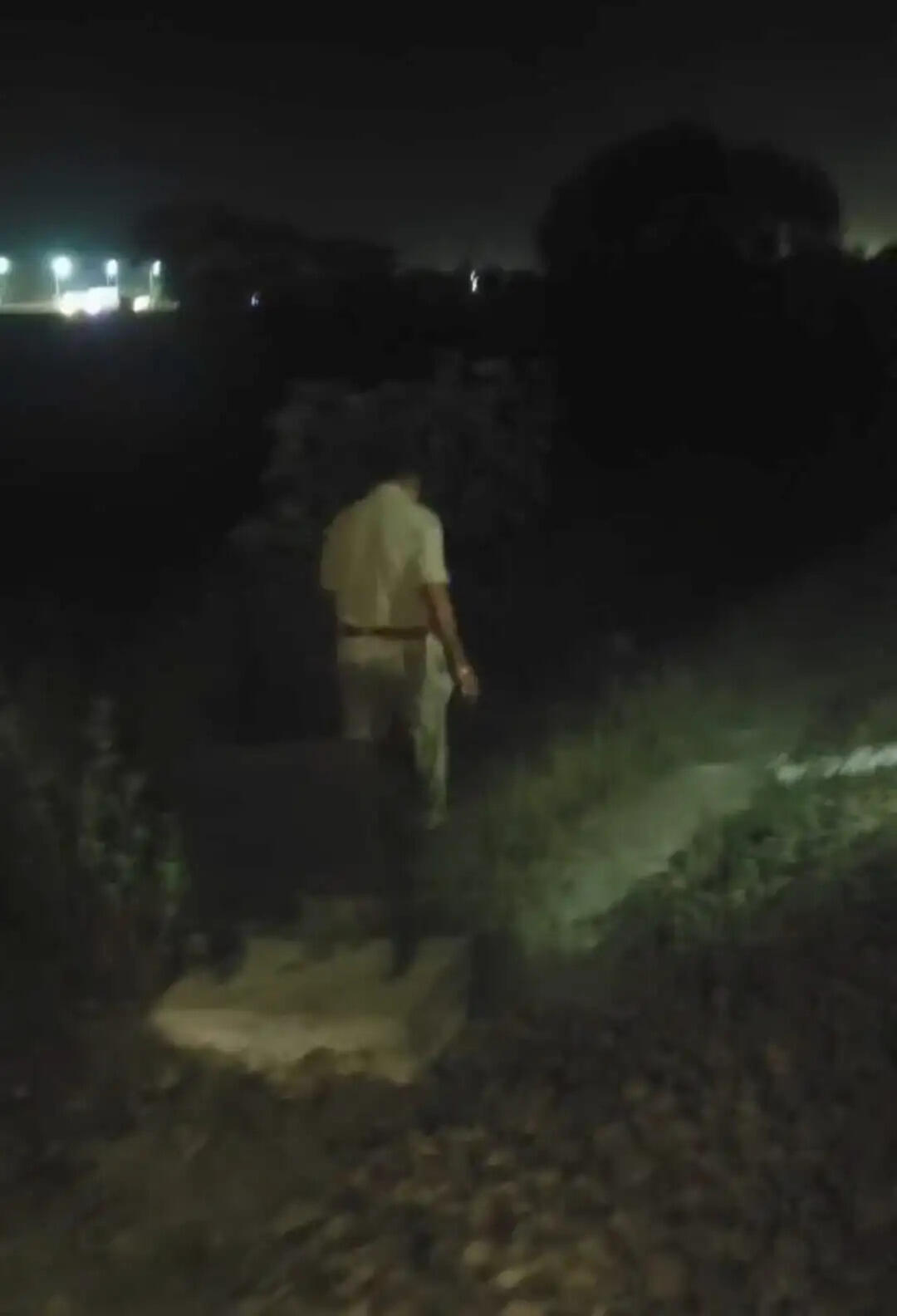 राजगढ़ः रेल पटरी पर तीन हिस्सों में मिला युवती का शव