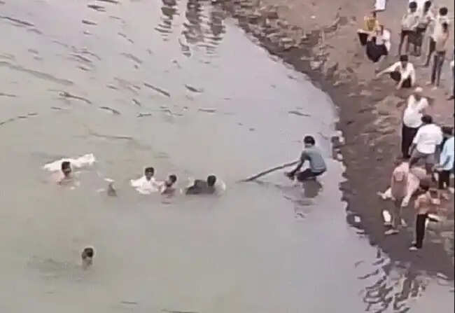 रतलामः पिकनिक स्पॉट पैराडाइज वैली में डूबने से दो शिक्षक और एक बच्चे की मौत