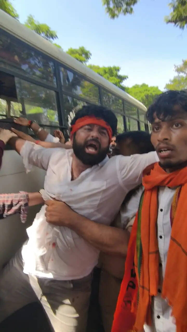 विधानसभा घेराव के दौरान एबीवीपी कार्यकर्ताओं पर लाठीचार्ज, हिरासत में राष्ट्रीय महामंत्री सहित 200 से अधिक कार्यकर्ता