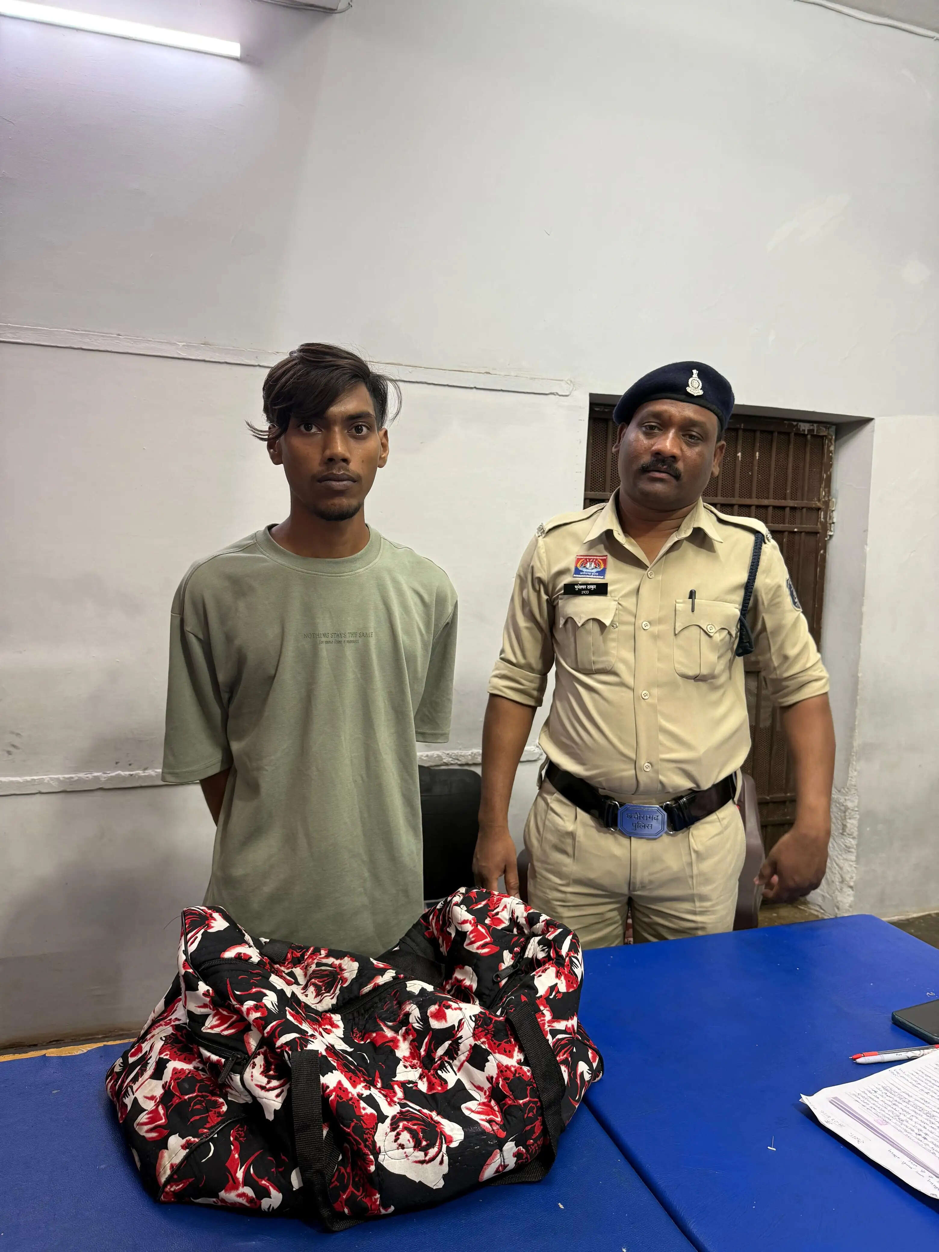 रायपुर में प्रतिबंधित नशीली दवाइयों के साथ युवक गिरफ्तार, 127 प्रतिबंधित सिरप और कैप्सूल जब्त