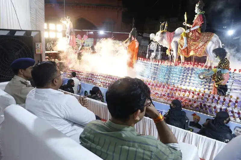 इंदौरः गौरवशाली परम्परा के अनुरूप रातभर निकला नयनाभिराम झांकियाँ और अखाड़ों का कारवां