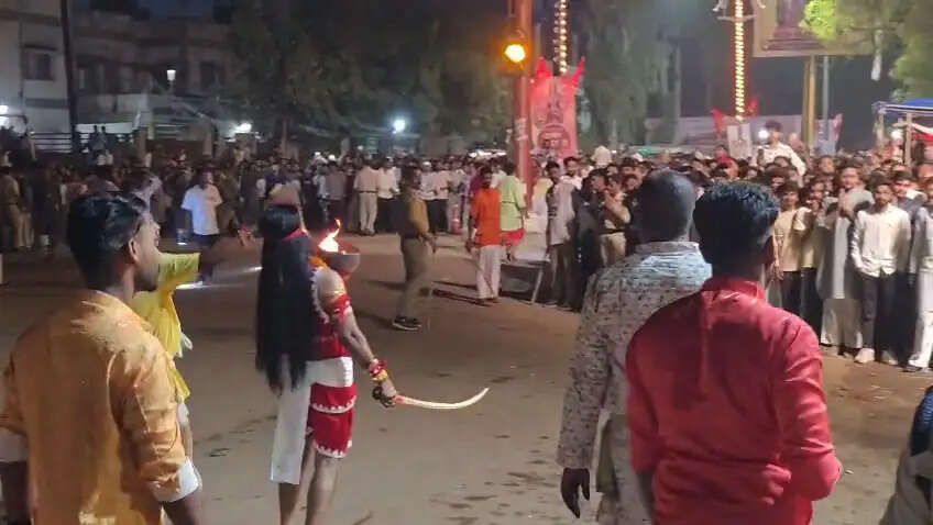 छत्तीसगढ़ के कवर्धा में आधी रात को निकली लोक कल्याण की भावना और मन्नत की पूर्ति के लिए ऐतिहासिक खप्पर यात्रा