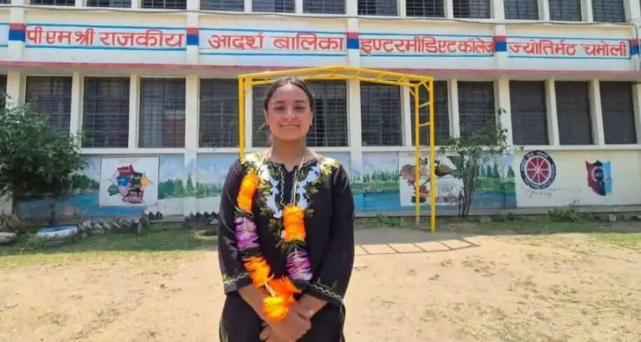 ज्योतिर्मठ की तृप्ति डिमरी ने जिले में प्राप्त किया पहला स्थान