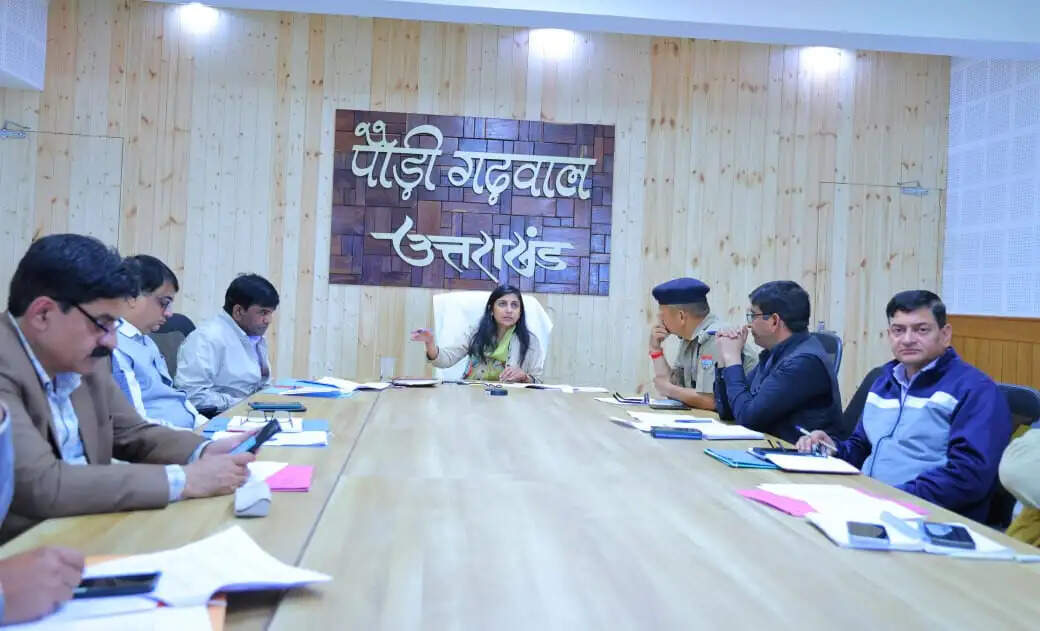 चारधाम यात्रा में कंट्रोल रूम, ट्रैफिक और स्वास्थ्य व्यवस्थाएं होंगी चाक-चौबंद