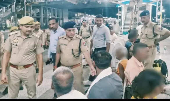 स्वतंत्रता दिवस से पूर्व रेलवे स्टेशन पर पुलिस का सघन चेकिंग अभियान