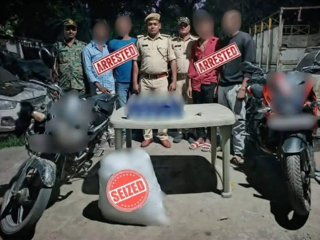 नेपाली समेत 42 लीटर शराब बरामद, चार तस्कर गिरफ्तार