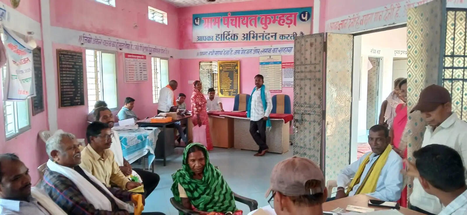 राजस्व पखवाड़ा शिविरों से ग्रामीणों को मिली राहत