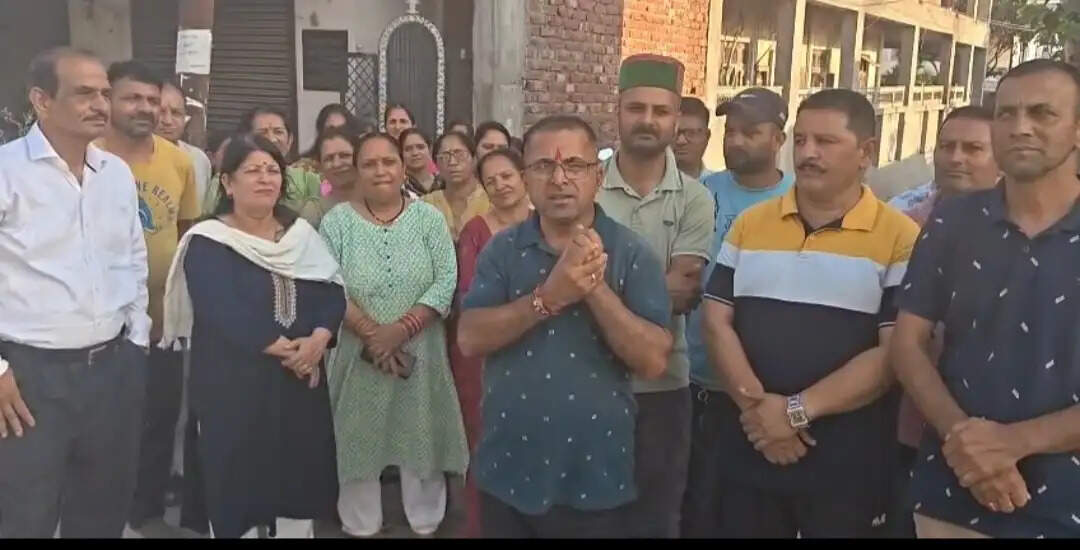 पांवटा साहिब में गंदगी से परेशान 400 परिवार, हाईवे जाम की चेतावनी