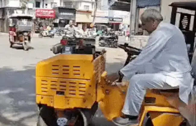 सोनीपत: चुनाव चिन्ह पट प्रचार को निकला प्रत्याशी