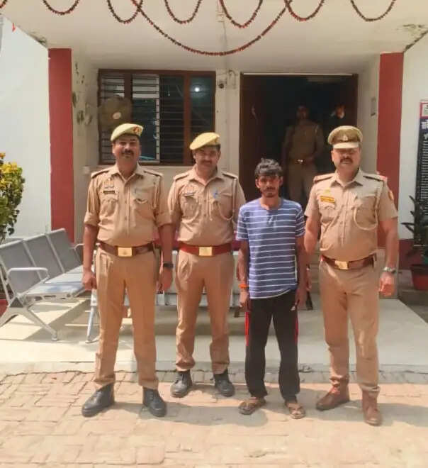 देवरिया : शादी का झांसा देकर दुष्कर्म मामले में वांछित आरोपित गिरफ्तार