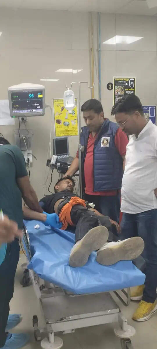 यूपी एसटीएफ ने एक लाख रुपये के इनामी बदमाश काे मुठभेड़ में गिरफ्तार किया