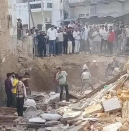 प्रयागराज में निर्माणाधीन मकान पर घर गिरने से एक मजदूर की मौत, दो घायल