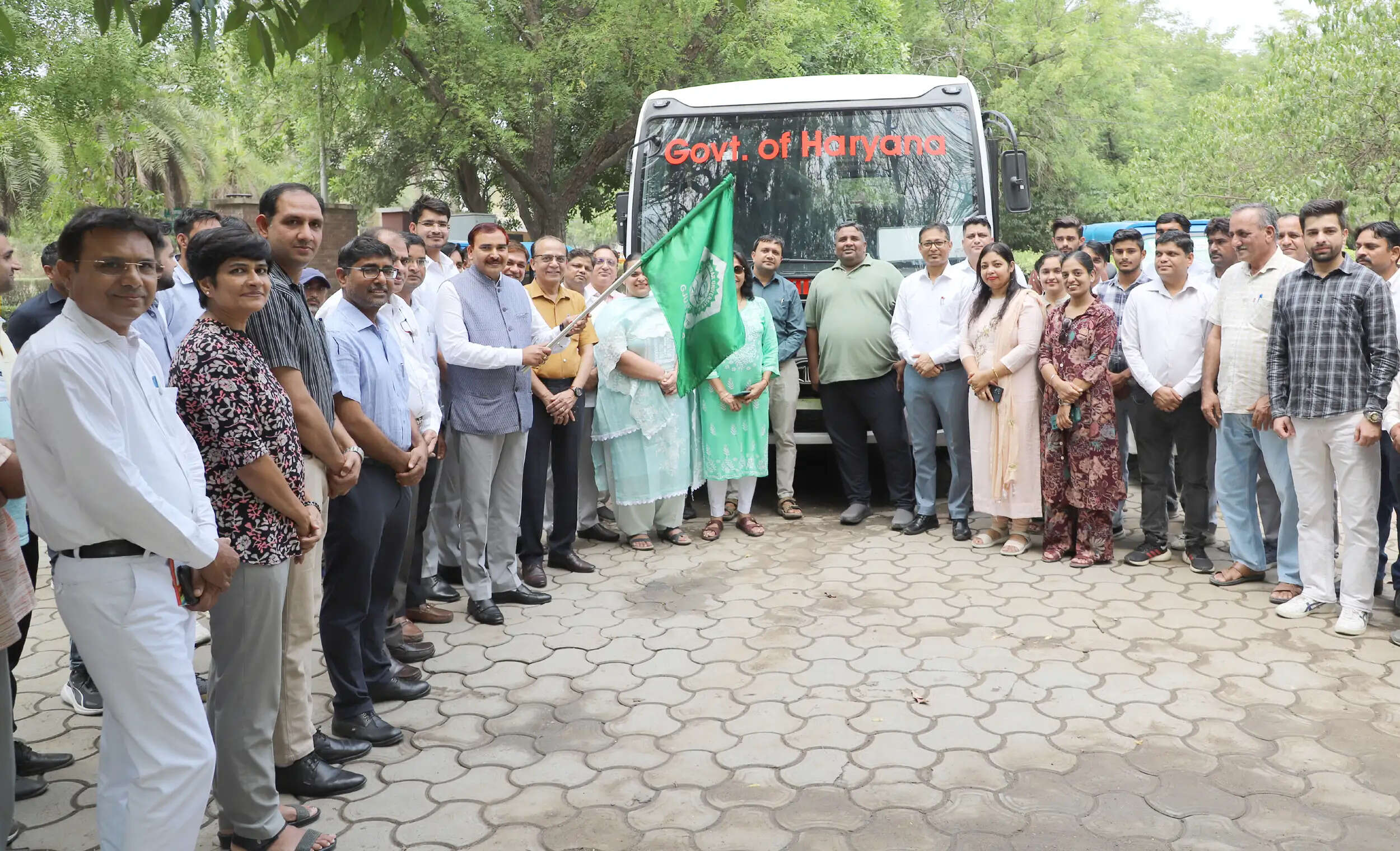 लुवास में विद्यार्थियों की सुविधा के लिए बस और ई-रिक्शा सेवा शुरू