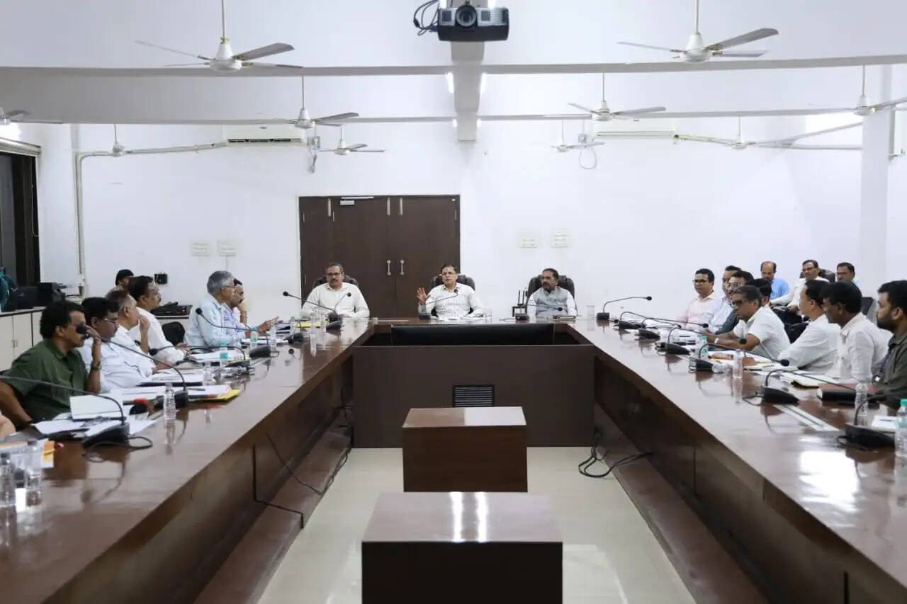 आय वृद्धि हेतू टीएमसी आयुक्त राव के अधिकारियों को लक्ष्य पूर्ति के निर्देश