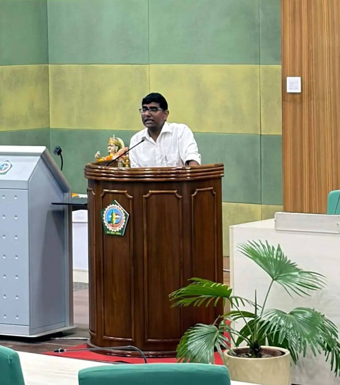 हिसार : भविष्य उन्हीं का है जो सोचते हैं अलग, करते हैं नया और बनाते हैं अवसर : प्रो. संजीव