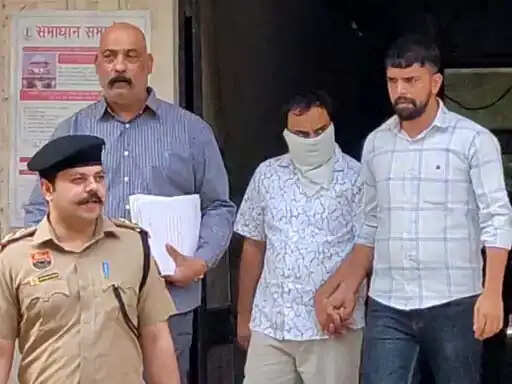 फरीदाबाद : उद्योगपतियों को धमकी देने वाला इंटेलिजेंस ब्यूरो का सब-इंस्पेक्टर गिरफ्तार