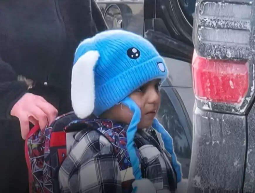 अमेरिकी अदालत का पांच वर्षीय लियाम रामोस और उसके पिता को इमिग्रेशन हिरासत से रिहा करने का आदेश