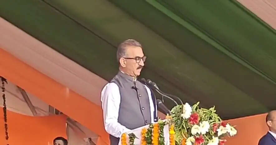 मुख्यमंत्री सुक्खू ने बड़सर में फहराया तिरंगा, कर्मचारियों-पेंशनरों को एरियर भुगतान, चार हज़ार पद भरने का ऐलान