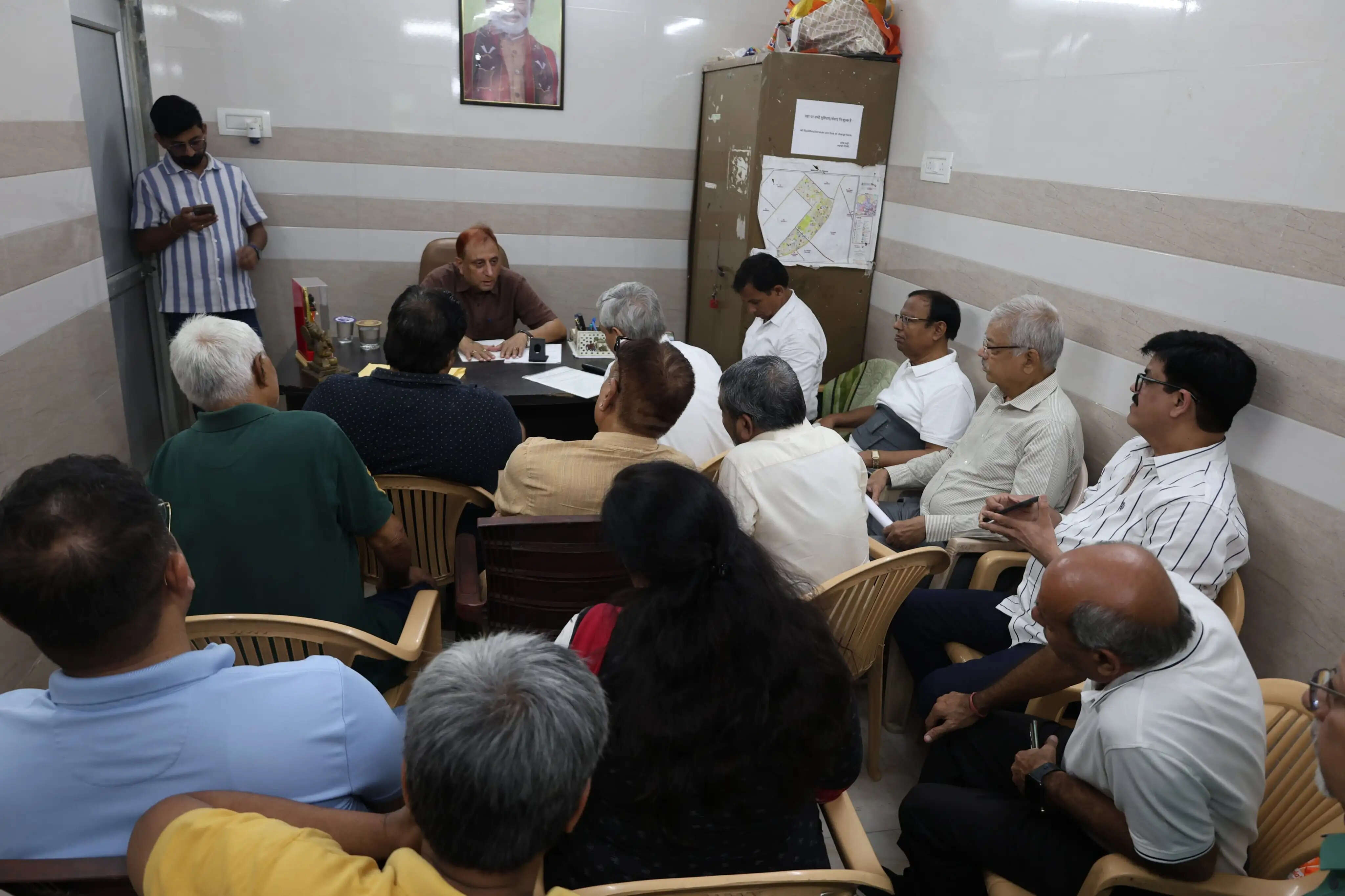 महापौर ने रोहिणी में जन सुनवाई कर सुनीं लोगों की समस्याएं, अधिकारियों को दिए त्वरित समाधान के निर्देश