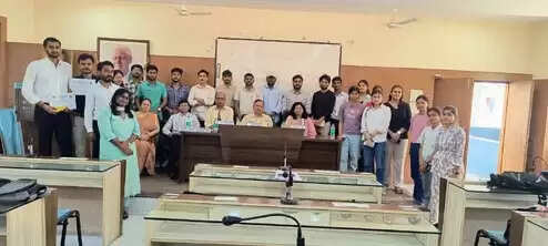 इविवि : वाद-विवाद स्पर्धा में भाष्कर प्रथम, अतिया द्वितीय व सचिन तृतीय