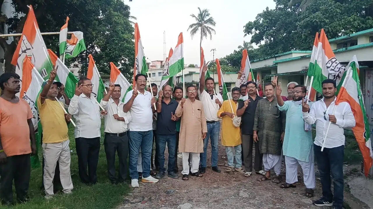 शिक्षा मंत्री के इस्तीफे पर कांग्रेस का विजय मार्च, छात्रों के संघर्ष की पहली जीत बताया