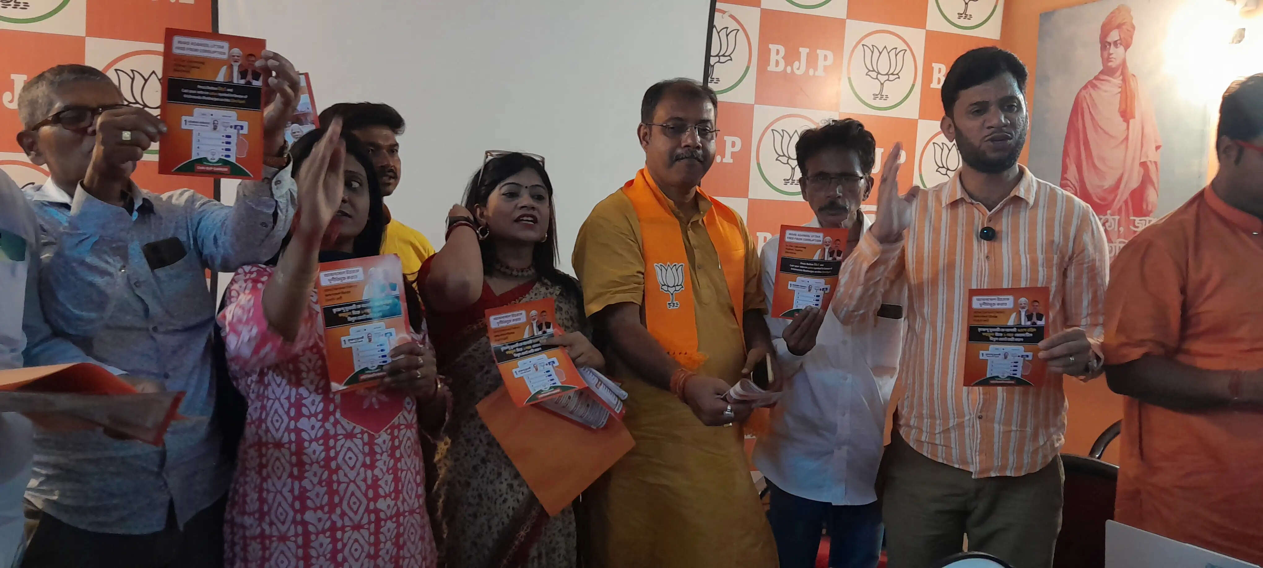 आसनसोल उत्तर विधानसभा में भाजपा उम्मीदवार कृष्णेंदु मुखर्जी ने जारी किया घोषणापत्र