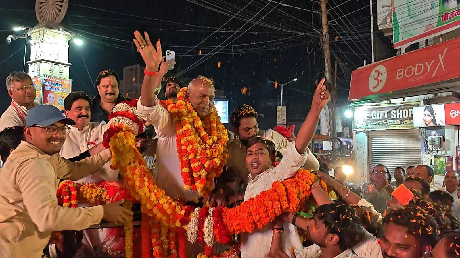 राज्यसभा सांसद विद्यासागर सोनकर का जौनपुर में जोरदार स्वागत