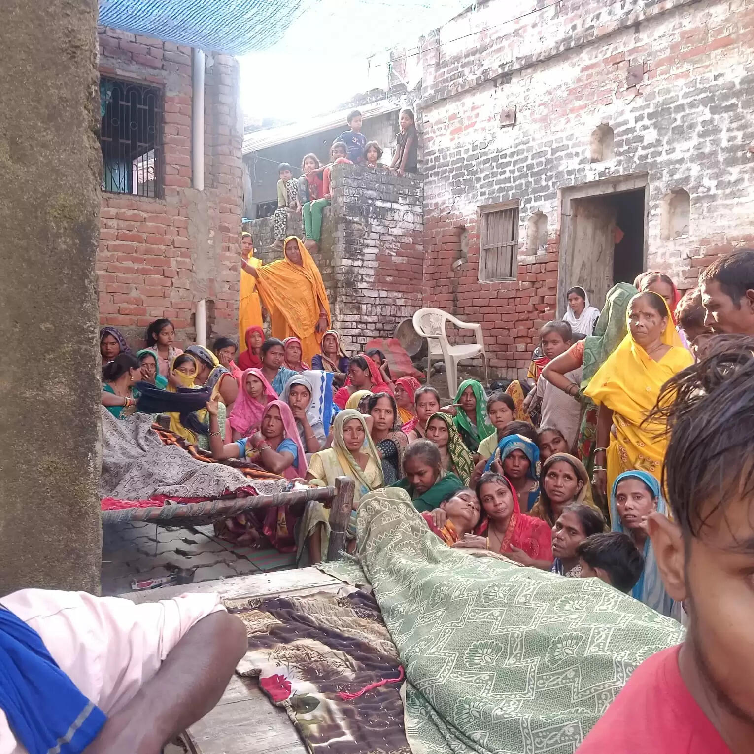 पत्नी की मौत के कुछ घंटों बाद पति ने भी तोड़ा दम, एक साथ उठेगी पति-पत्नी की अर्थी