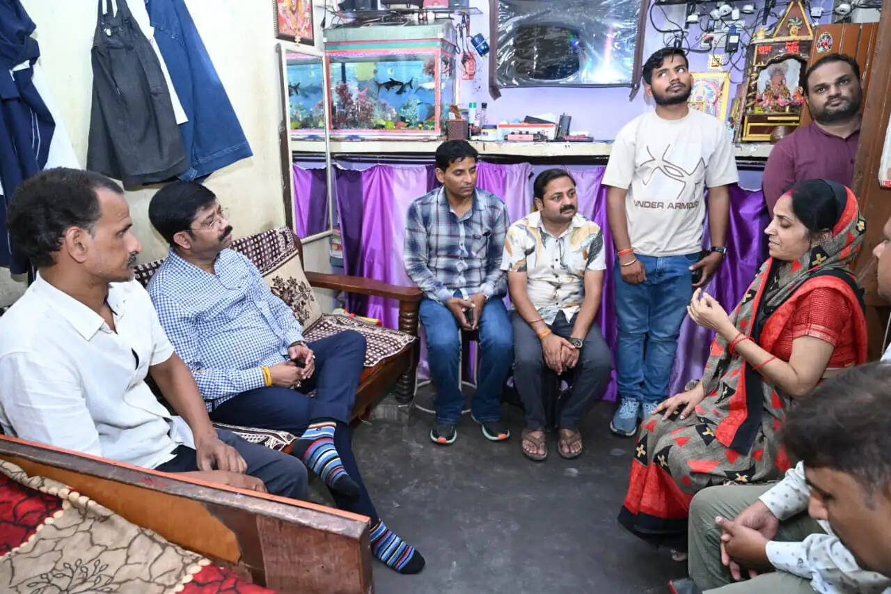 जनता के साथ हर परिस्थिति में खड़ी है डबल इंजन की सरकार : मंत्री नंदी