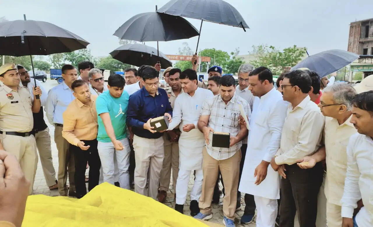 डीसी व एसपी ने किया जुलाना अनाज मंडी का दौरा