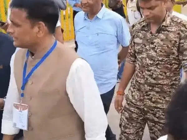 दतिया उपचुनाव: पहले राउंड में भाजपा को बढ़त, आशुतोष तिवारी 909 वोट आगे,&nbsp;दोपहर तक परिणाम आने की संभावना