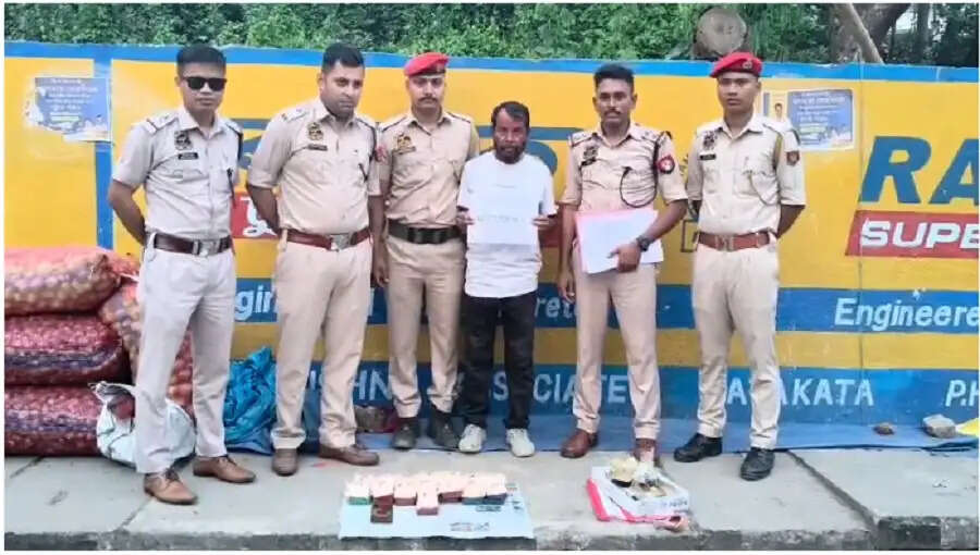 गुवाहाटी में दो करोड़ रुपये मूल्य के ड्रग्स के साथ तस्कर गिरफ्तार