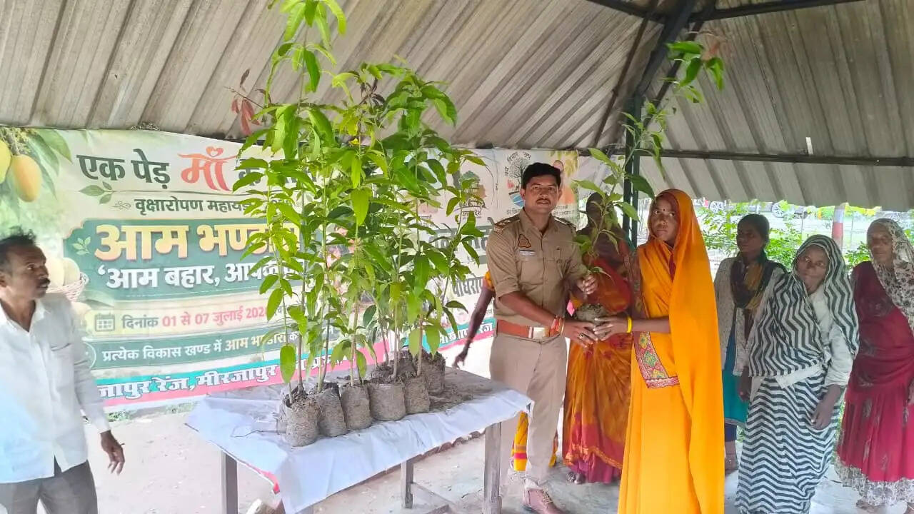 वन विभाग ने आम भंडारा अभियान में बांटे पौधे, 'एक पेड़ मां के नाम' लगाने का आह्वान