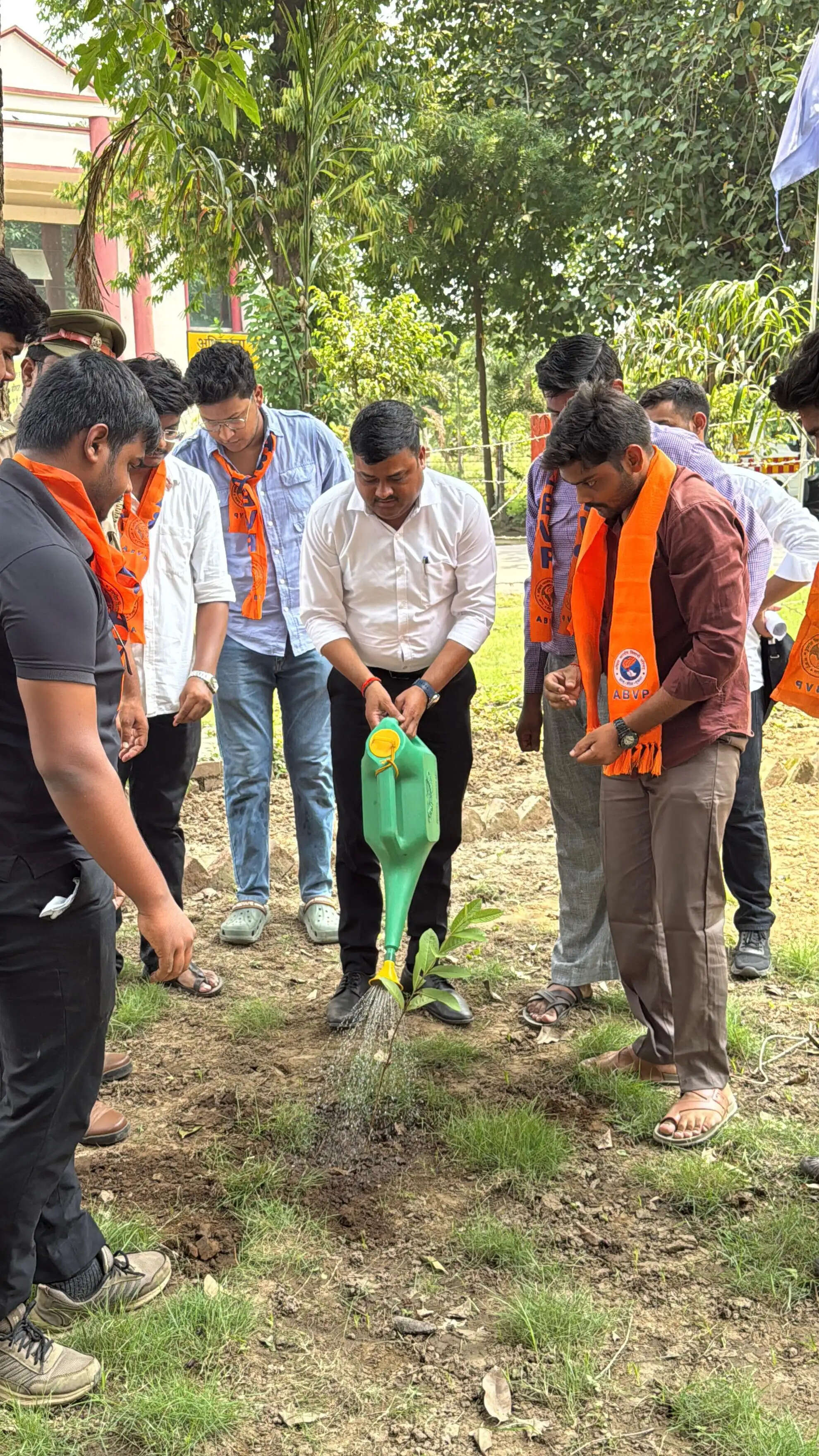 विश्व पर्यावरण दिवस पर अभाविप ने चलाया पाैधराेपण एवं जनजागरूकता अभियान