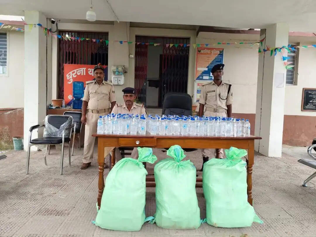 घूरना थाना पुलिस ने 135 लीटर तस्करी के विदेशी शराब किया बरामद