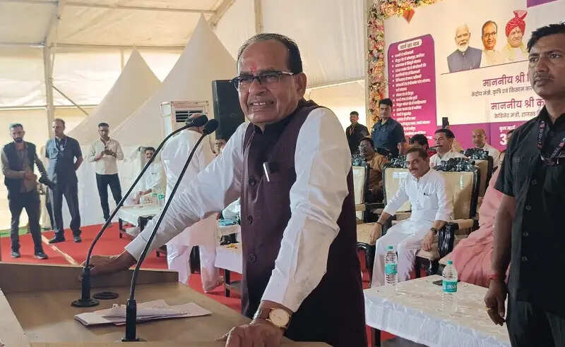 गांवों में सड़कों का जाल बिछाकर विकास को दी जा रही गति : शिवराज सिंह चौहान